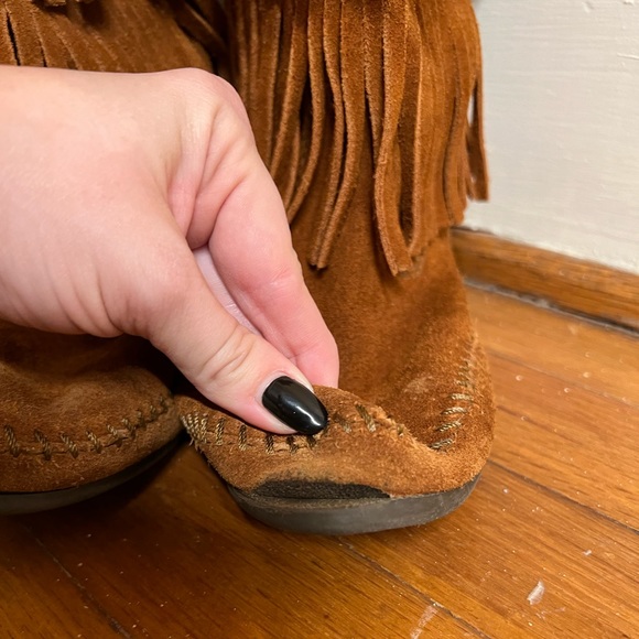 Minnetonka 3 Layer Fringe Boot Size 8 Brown Suede - Picture 5 of 9